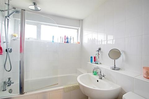 2 Nye Way, Bovingdon, Hemel Hempstead, HP3 0HX