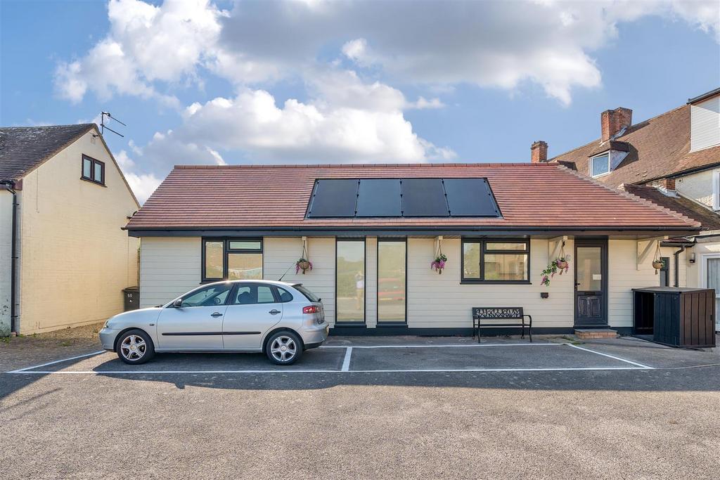 Lymington Road, New Milton BH25 1 bed bungalow £230,000