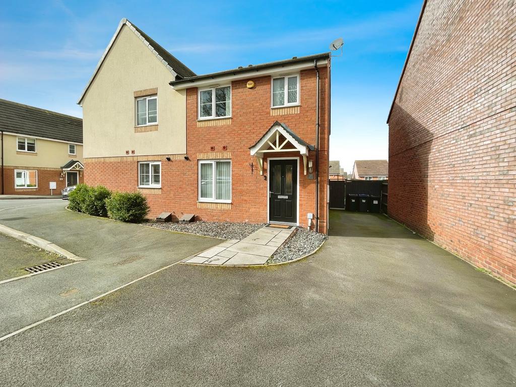 Bluebell Crescent, Great Barr, Birmingham, B42 3 bed semidetached