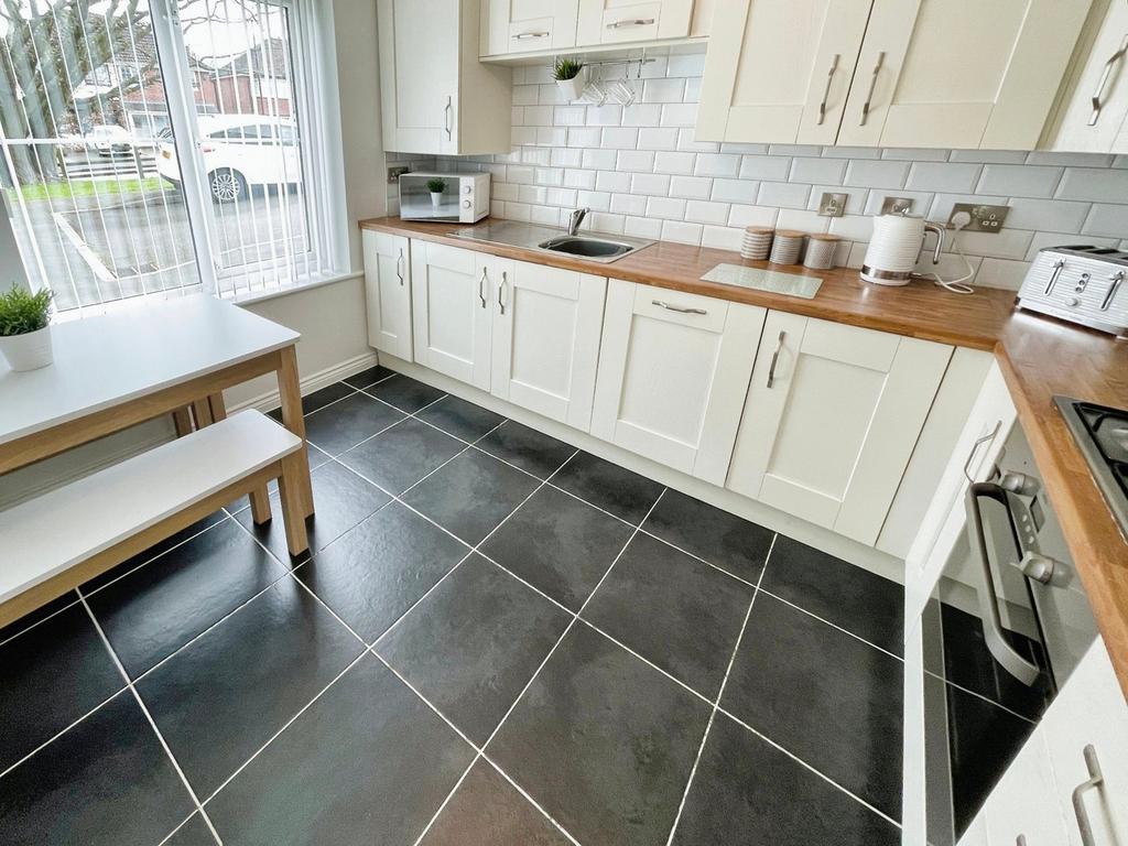 Bluebell Crescent, Great Barr, Birmingham, B42 3 bed semidetached
