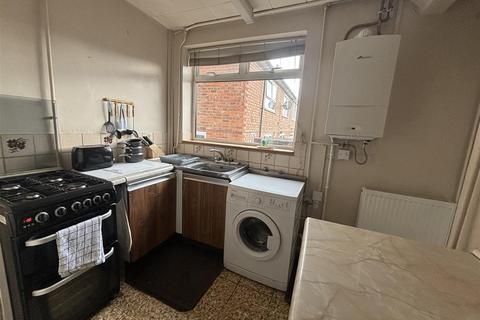 3 bedroom semi-detached house for sale - Amhurst Close, New Parks, Leicester