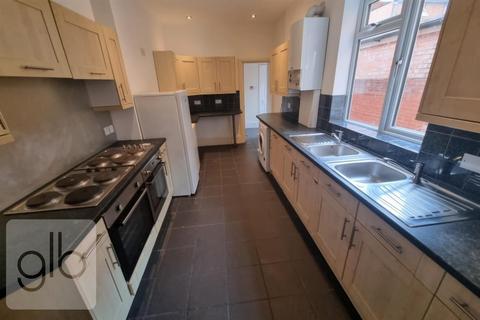 6 bedroom semi-detached house to rent, Oxford Street, Leamington Spa