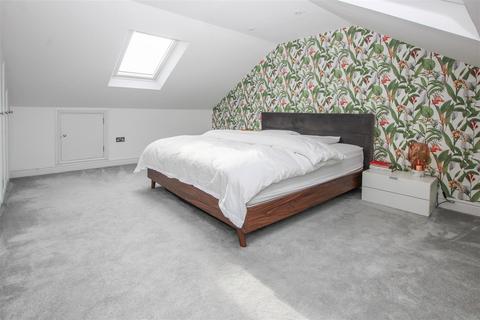4 bedroom house for sale, Regent Way, Brentwood