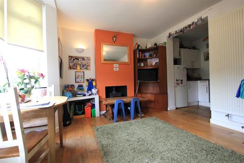 2 bedroom house to rent, Popes Folly, Brighton