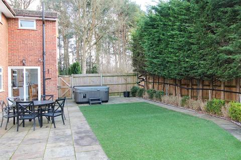 1 Barford Close, Fleet, GU51 3HJ
