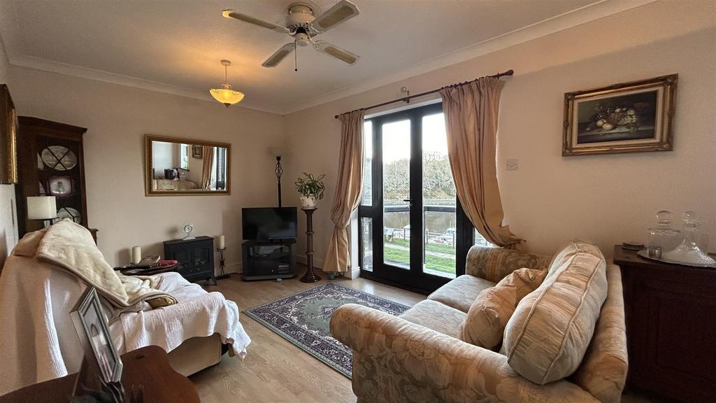 Living Room 2.jpg