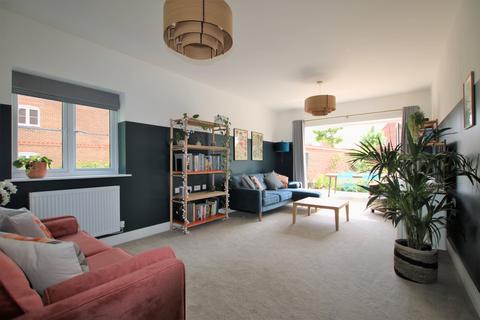16 Acre Drive, Finchwood Park, Wokingham, RG40 4AR