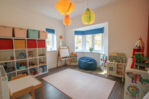 16 Acre Drive, Finchwood Park, Wokingham, RG40 4AR