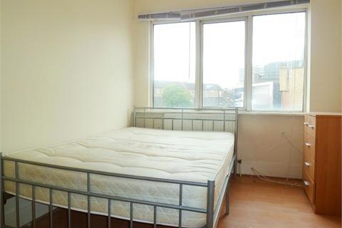 3 bedroom flat to rent, Battersea High Street, Battersea SW11