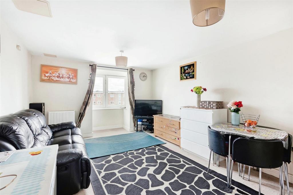 Greenview Drive, Raynes Park SW20 1 bed flat for sale £310,000