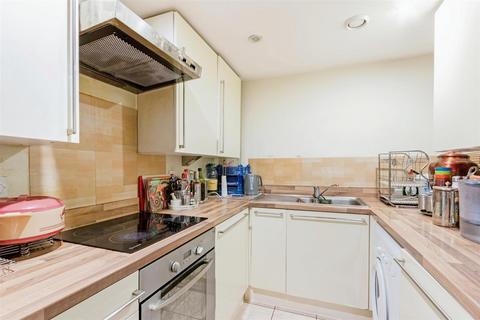 1 bedroom flat for sale, Greenview Drive, Raynes Park SW20