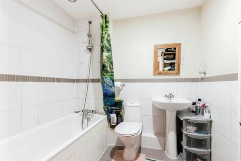 1 bedroom flat for sale, Greenview Drive, Raynes Park SW20