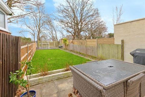 18 Cannon Close, London, SW20 9HA