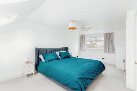 18 Cannon Close, London, SW20 9HA