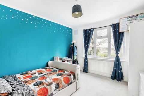 18 Cannon Close, London, SW20 9HA