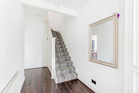 18 Cannon Close, London, SW20 9HA