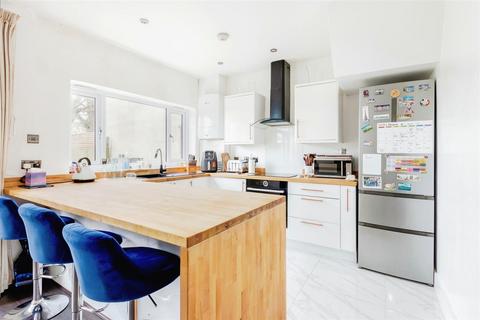 18 Cannon Close, London, SW20 9HA