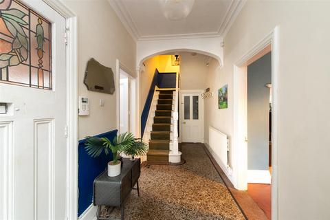 131 Barrs Road, Cradley Heath, B64 7EZ