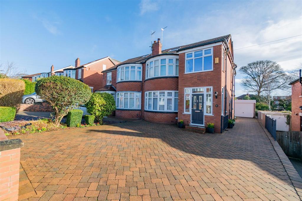 Kingswood Drive, Leeds 4 bed semidetached house for sale £475,000