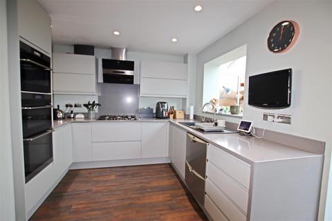 20 Wordsworth Gardens, Borehamwood, WD6 2AH
