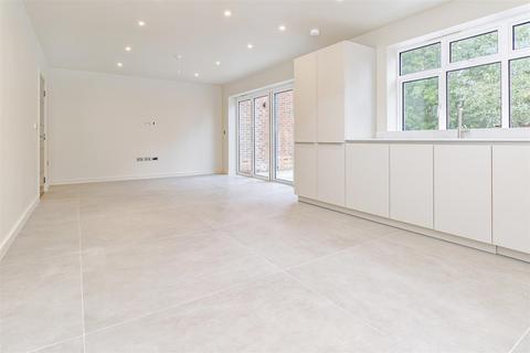 2 bedroom flat for sale, Beech Drive, Borehamwood