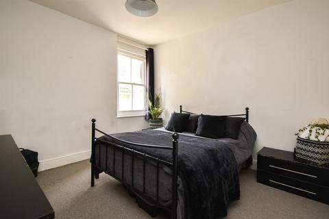 1 bedroom flat for sale, Holmesdale Gardens, Hastings