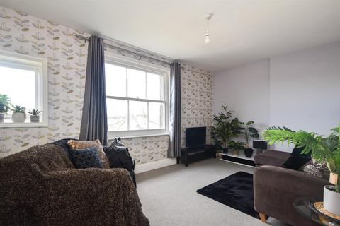 1 bedroom flat for sale, Holmesdale Gardens, Hastings