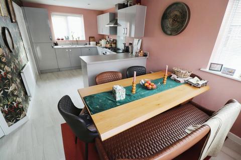21 Caesar Drive, Nuneaton, CV11 6ZD