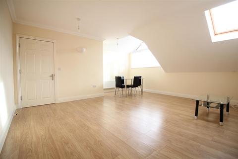 2 bedroom flat to rent, Bennetts Yard, Uxbridge