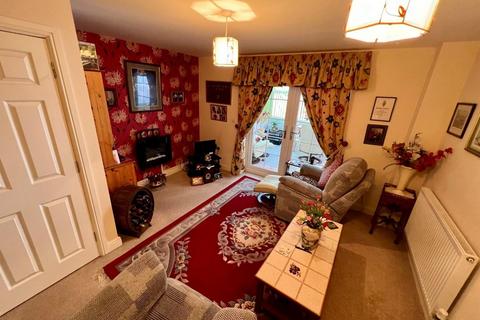 3 bedroom end of terrace house for sale, Library Terrace, Dursley