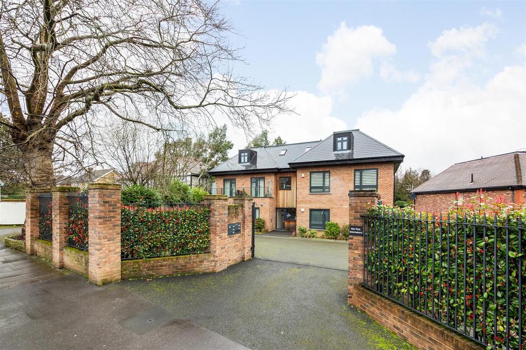 Bickley Park Road, Bromley 2 bed penthouse for sale £695,000