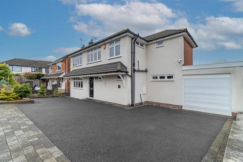 15 White Oak Drive, Kingswinford, DY6 9QN