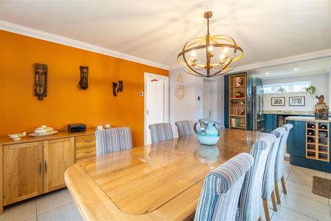 15 White Oak Drive, Kingswinford, DY6 9QN