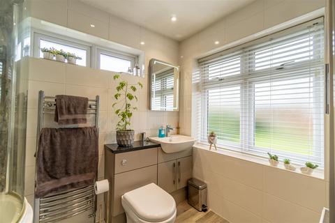 15 White Oak Drive, Kingswinford, DY6 9QN