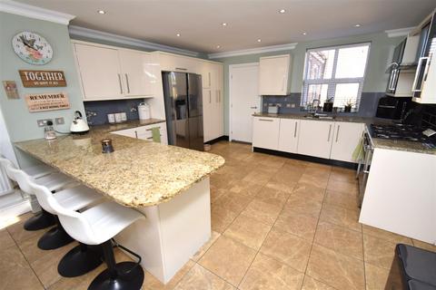 4 bedroom semi-detached house for sale, Dobb Brow Road, Westhoughton, Bolton