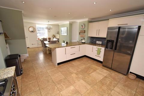 118 Dobb Brow Road, Westhoughton, Bolton, BL5 2BA