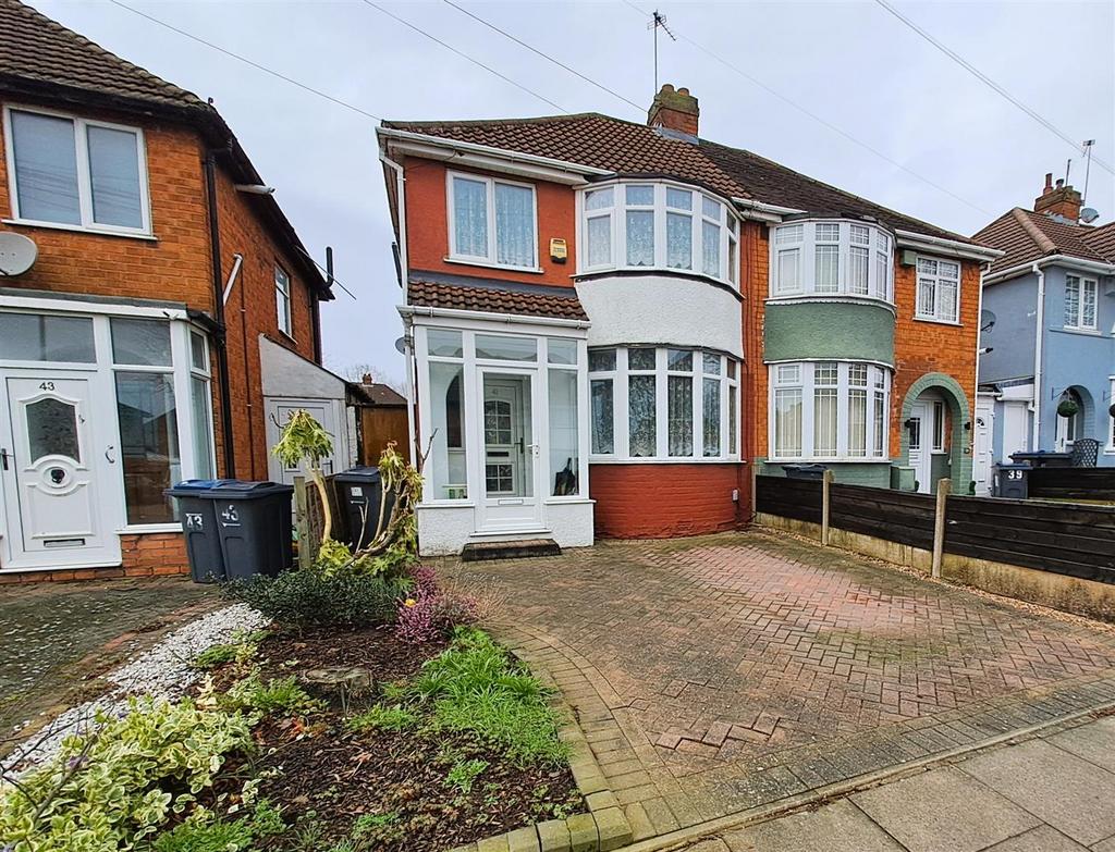 Gilbertstone Avenue, South Yardley... 3 bed semidetached house for