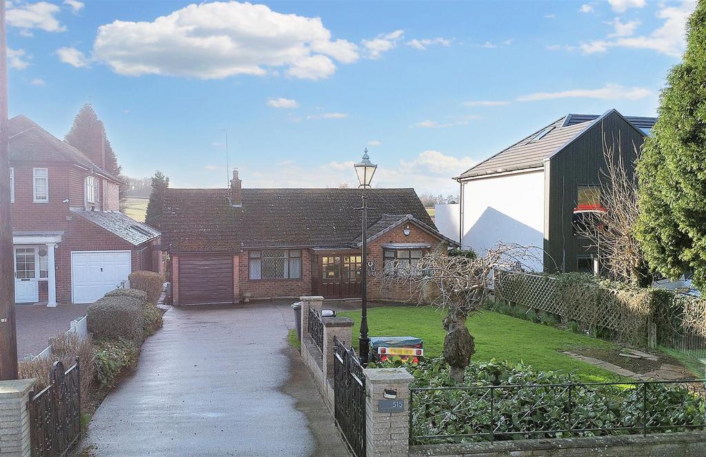 Mansfield Road, Redhill, Nottingham 3 bed detached bungalow for sale
