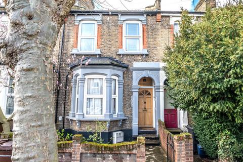 119 Roding Road, London, E5 0DR