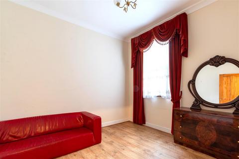 119 Roding Road, London, E5 0DR