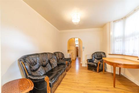 119 Roding Road, London, E5 0DR