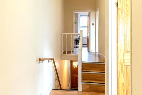 119 Roding Road, London, E5 0DR