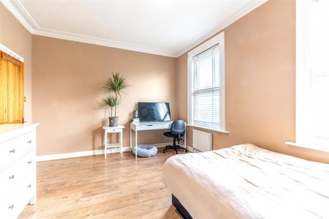 119 Roding Road, London, E5 0DR