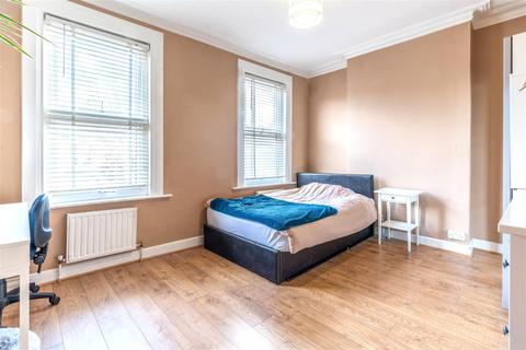 119 Roding Road, London, E5 0DR