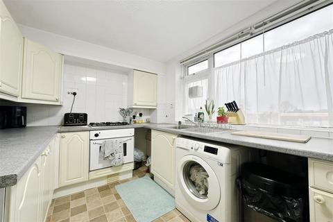 2 bedroom apartment to rent - Marlow Road, High Wycombe HP11
