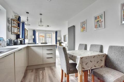 2 bedroom flat for sale, Collington Avenue, Bexhill-On-Sea