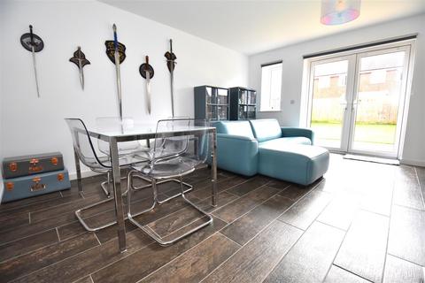 36 Athelstan Crescent, Rochford, SS4 1GY