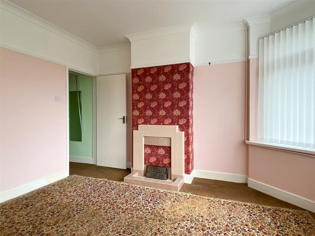 Bedroom 1 (2).jpg