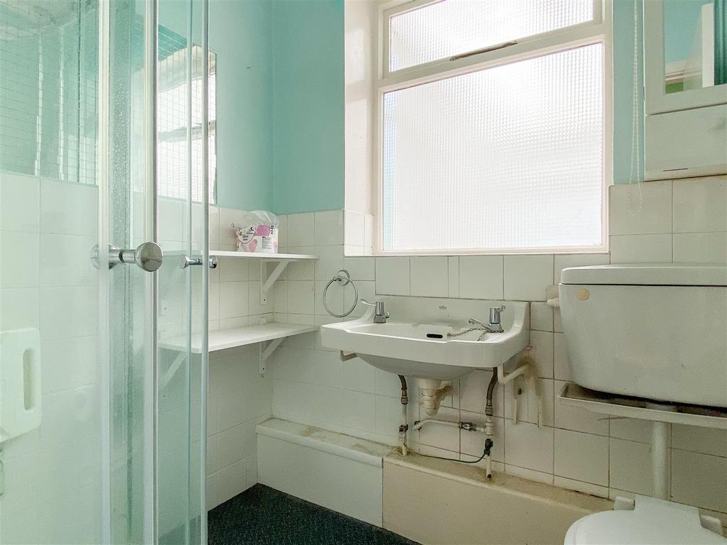 Shower Room.jpg
