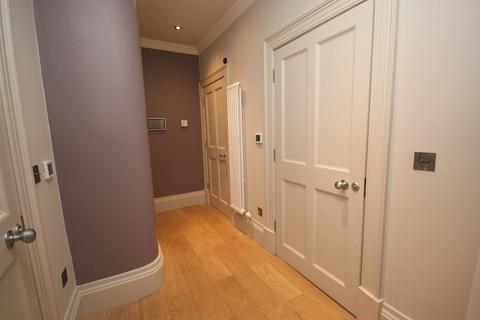 2 bedroom flat to rent, Manor Place